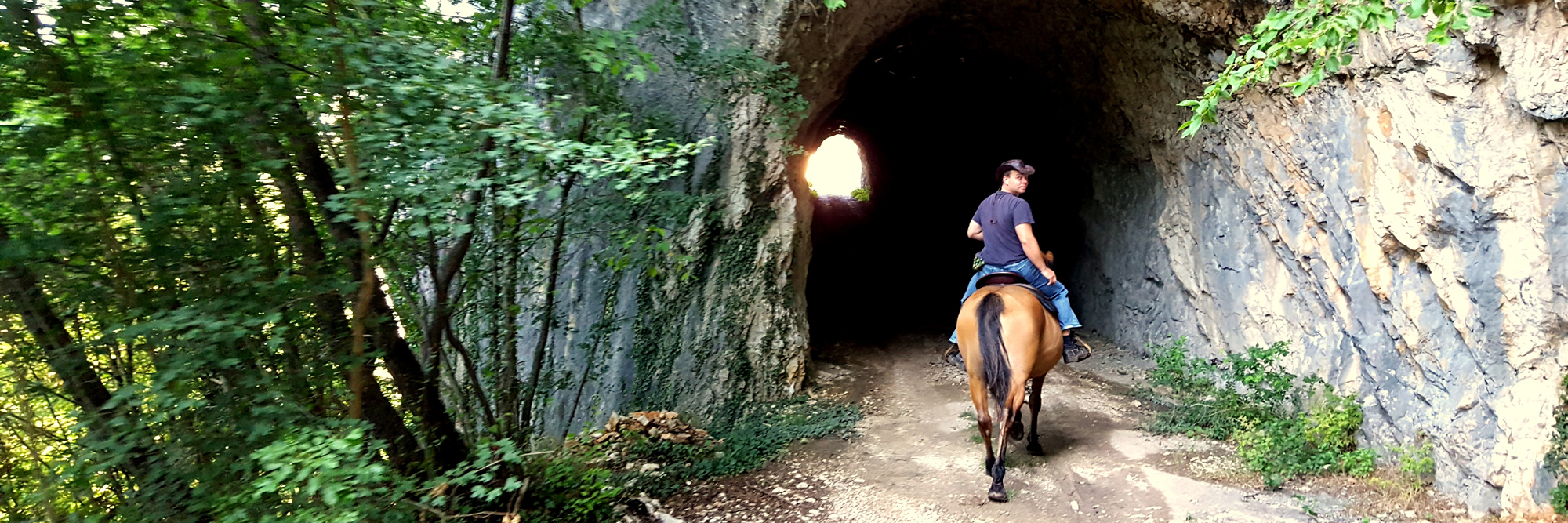 holidays_ride_historical_castles_2.jpg
